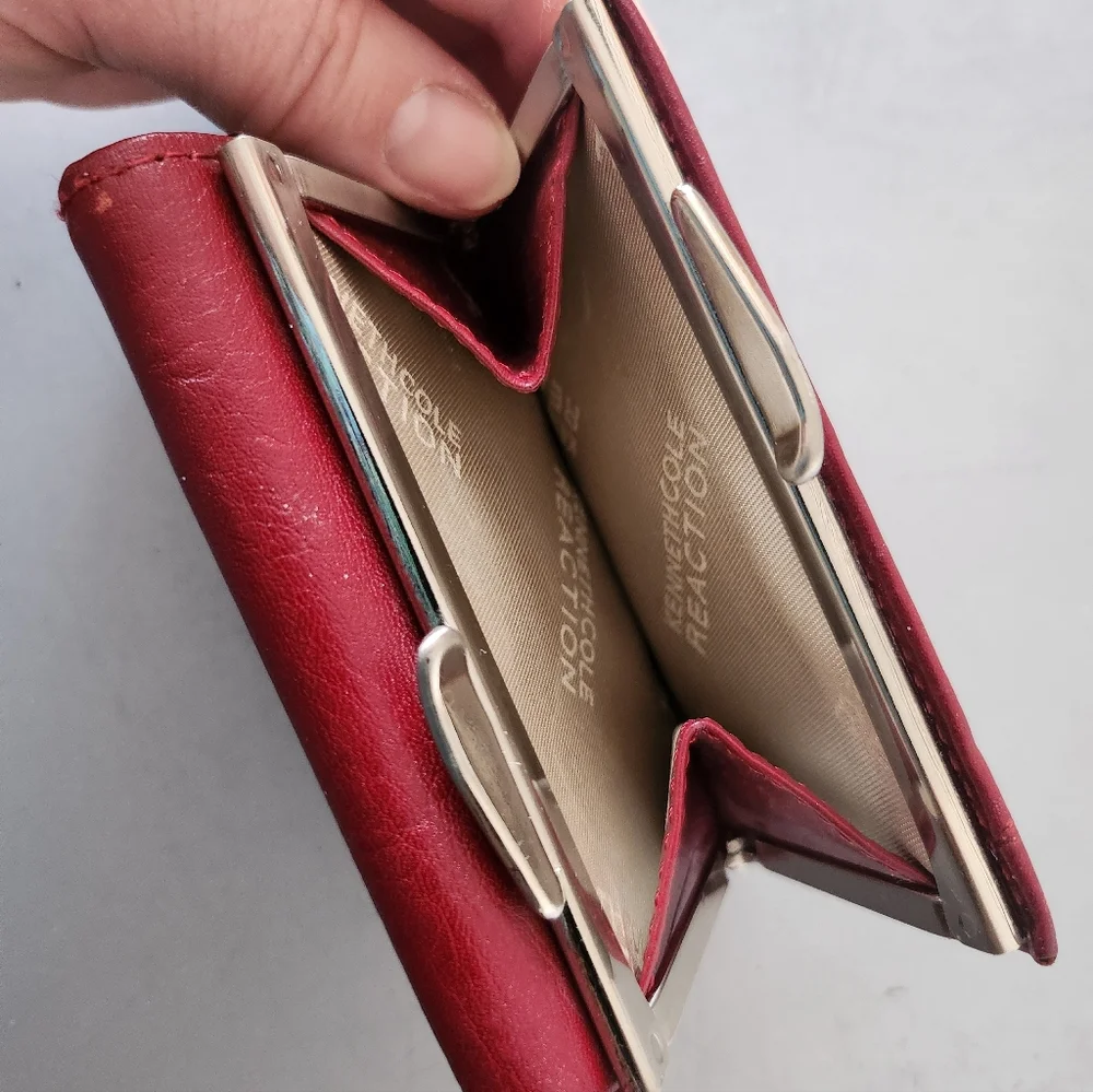 Kenneth Cole Reaction Burgundy Leather Wallet